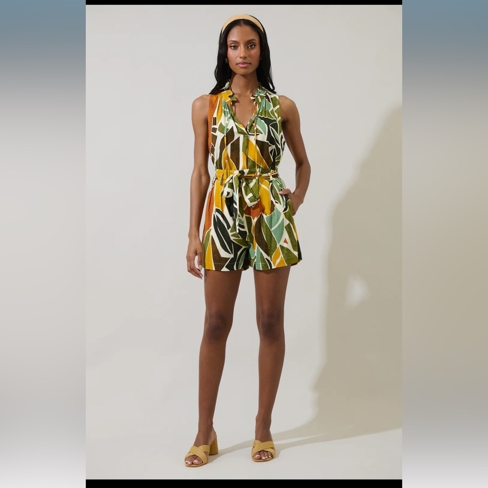 SugarLips Renia Tropical Miley Sleeveless Blouse & Wave High Waisted Shorts Set - Picture 5 of 9